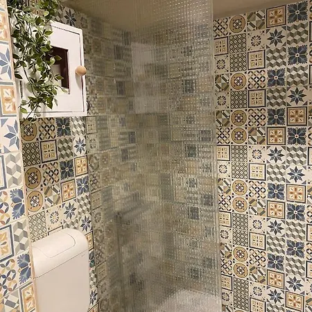 A La شقة *