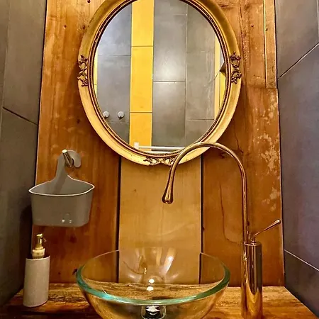 Apartment A La *